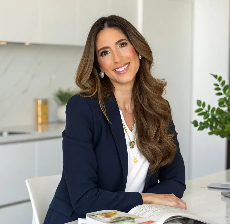 Maria Santos - Author and Healthy Drinks Researcher